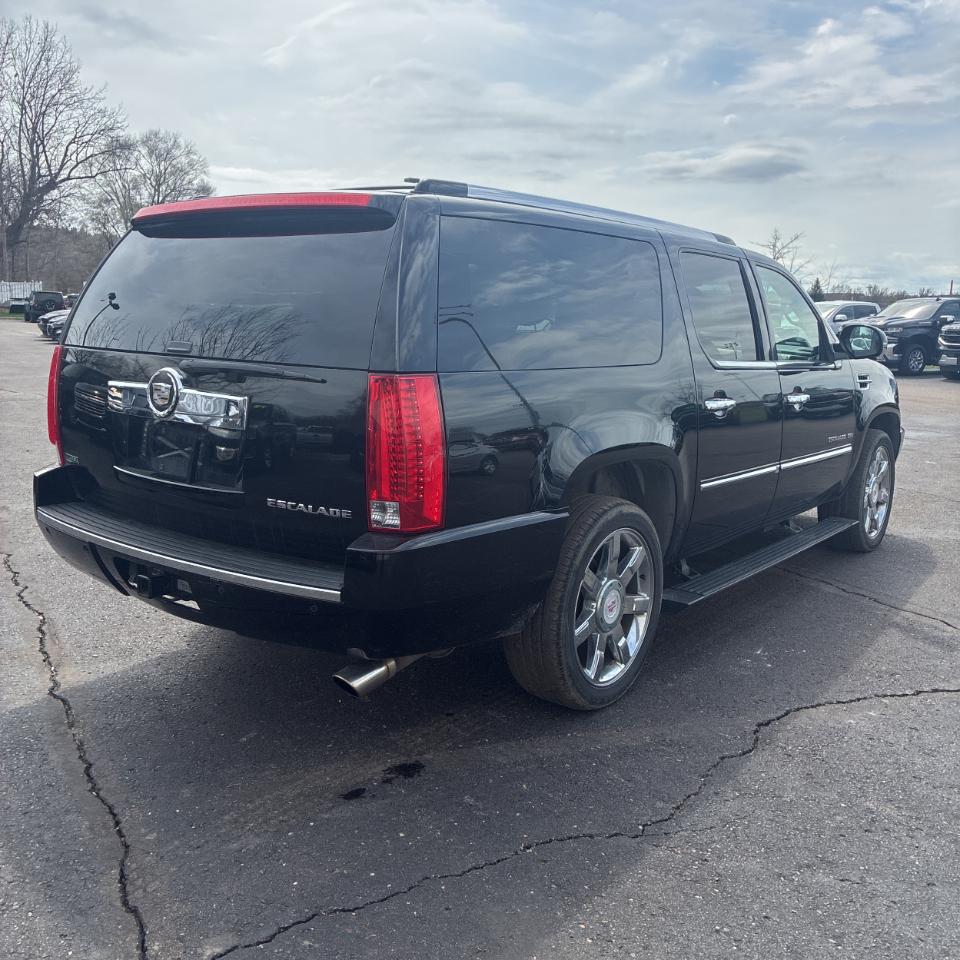 Cadillac Escalade ESV AWD 4dr Premium 2011