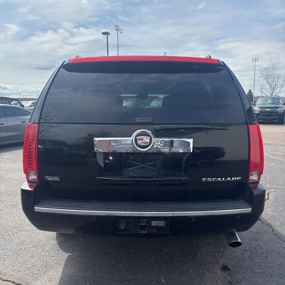 Cadillac Escalade ESV AWD 4dr Premium 2011