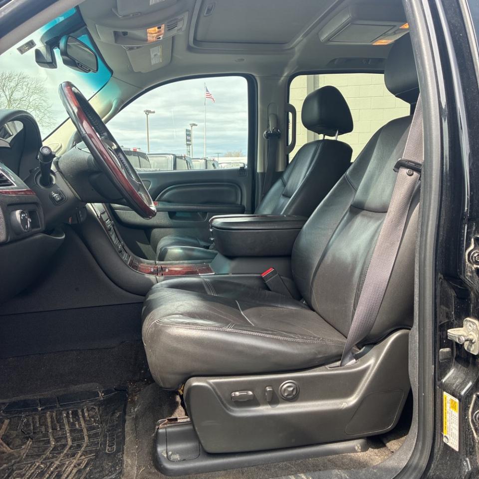 Cadillac Escalade ESV AWD 4dr Premium 2011