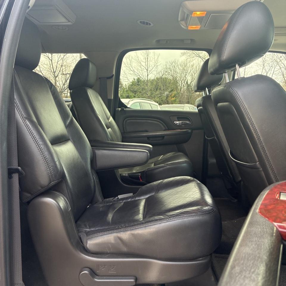 Cadillac Escalade ESV AWD 4dr Premium 2011