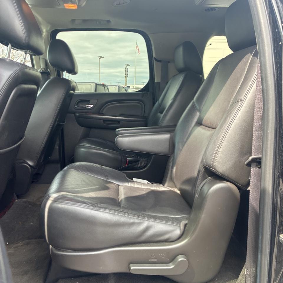 Cadillac Escalade ESV AWD 4dr Premium 2011