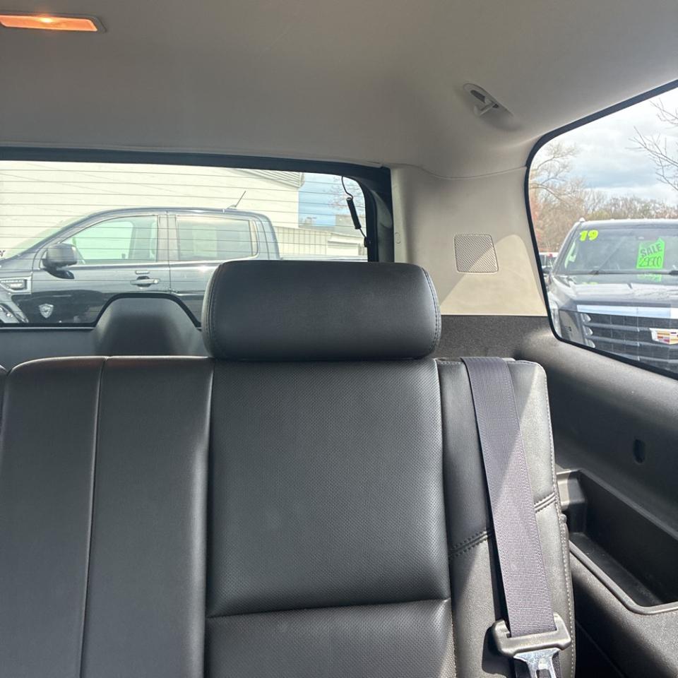 Cadillac Escalade ESV AWD 4dr Premium 2011