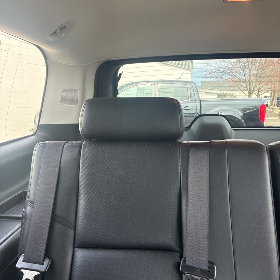 Cadillac Escalade ESV AWD 4dr Premium 2011