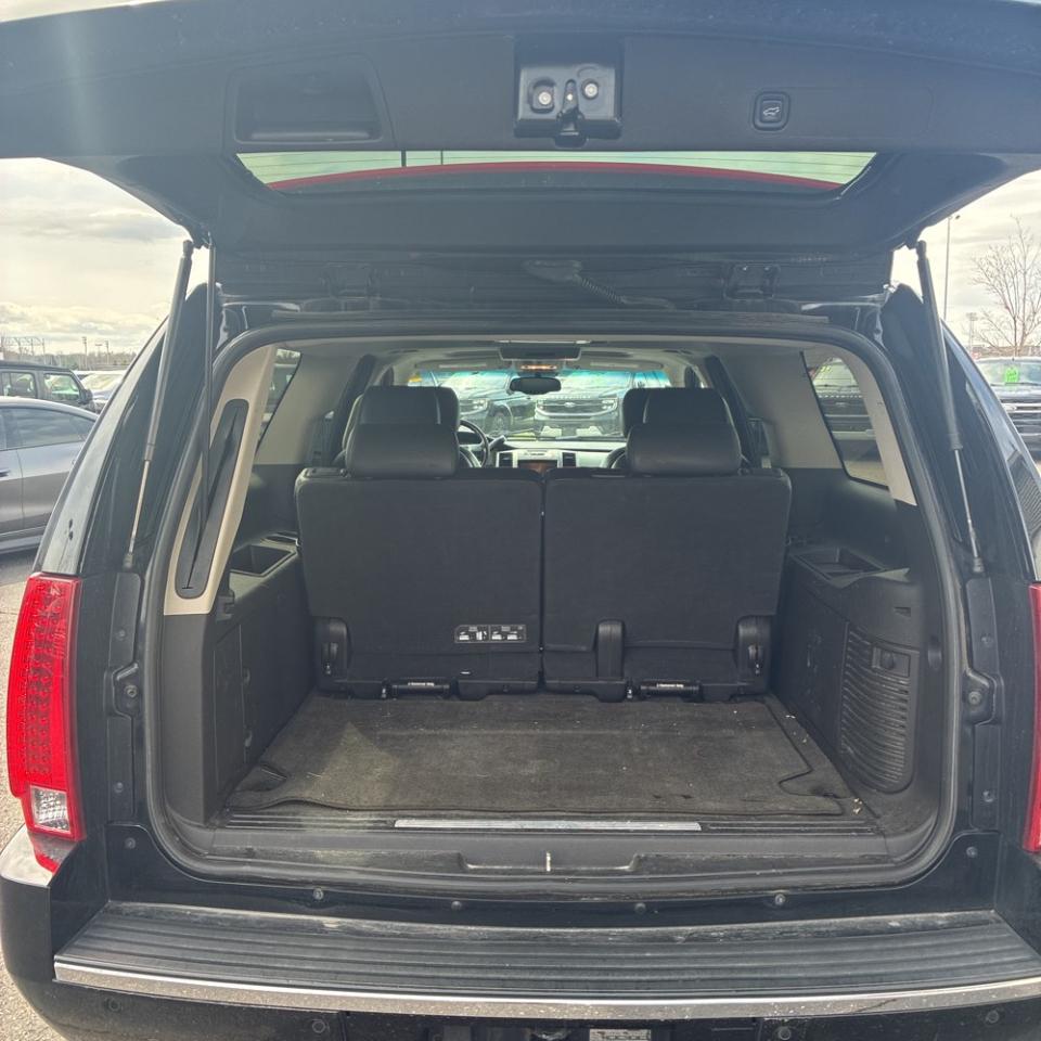 Cadillac Escalade ESV AWD 4dr Premium 2011