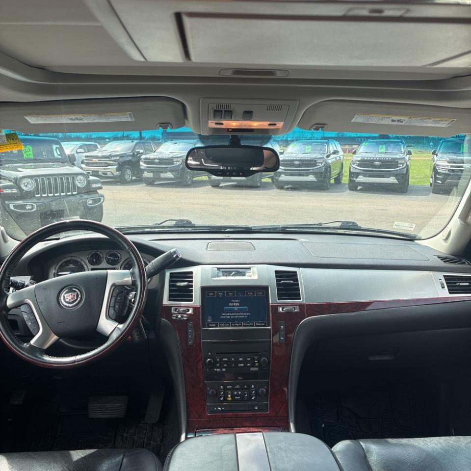 Cadillac Escalade ESV AWD 4dr Premium 2011