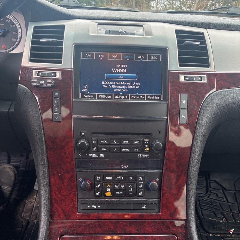 Cadillac Escalade ESV AWD 4dr Premium 2011