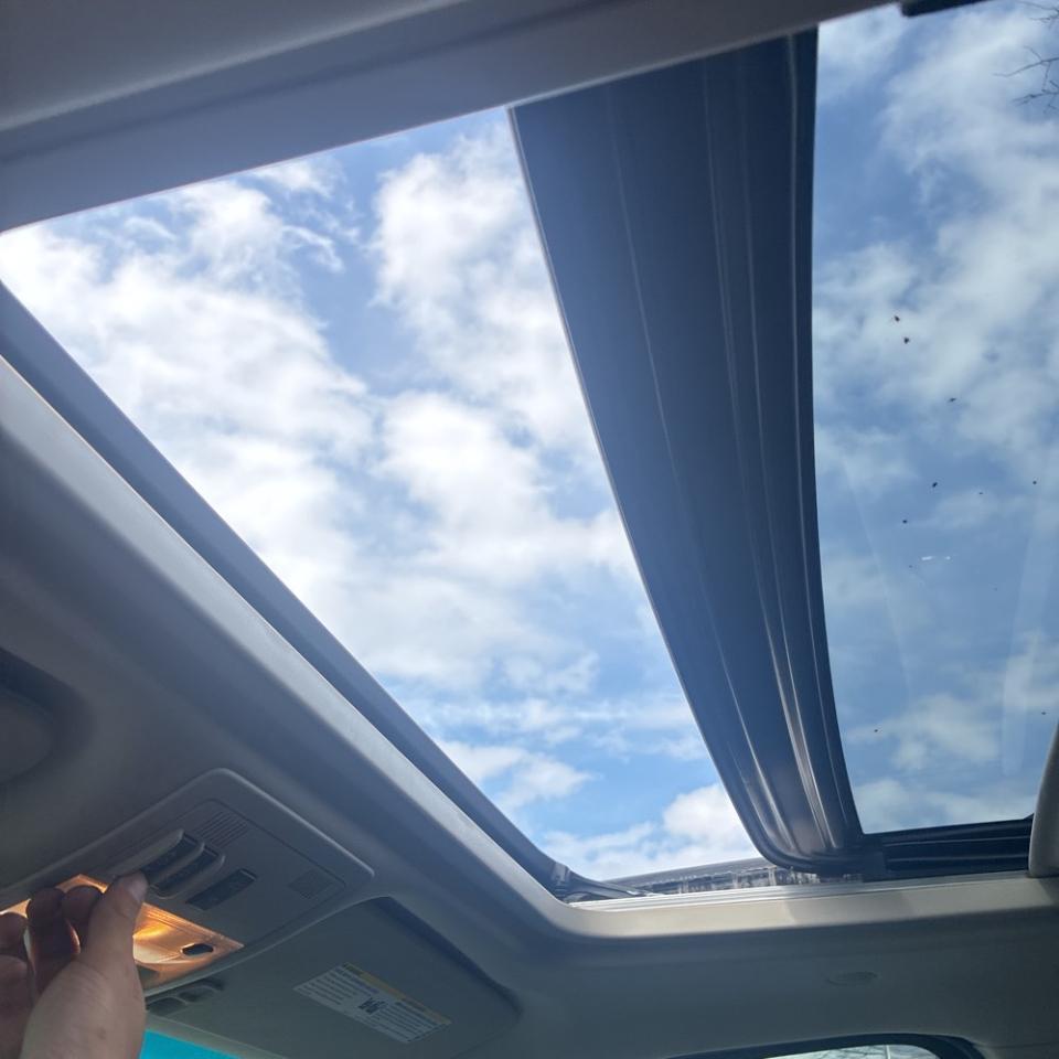 Cadillac Escalade ESV AWD 4dr Premium 2011