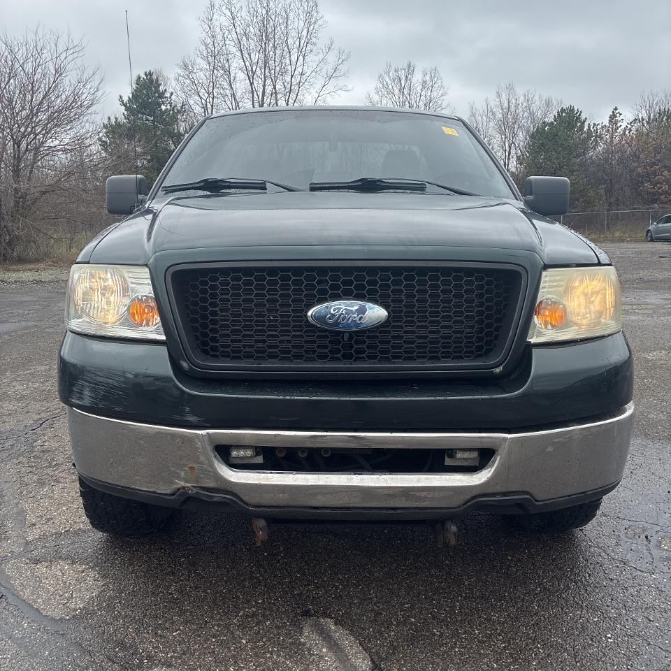 Ford F-150 Reg Cab 126" XL 4WD 2006