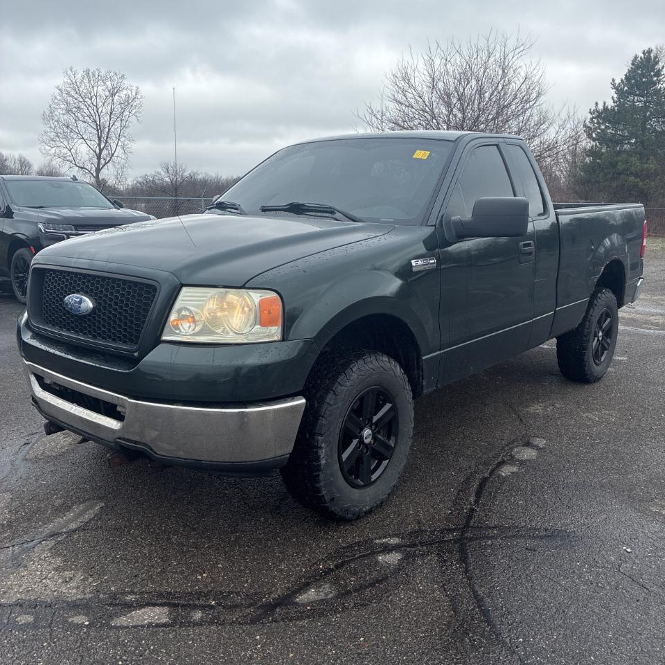 Ford F-150 Reg Cab 126" XL 4WD 2006