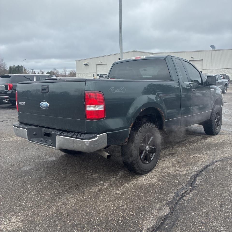 Ford F-150 Reg Cab 126" XL 4WD 2006