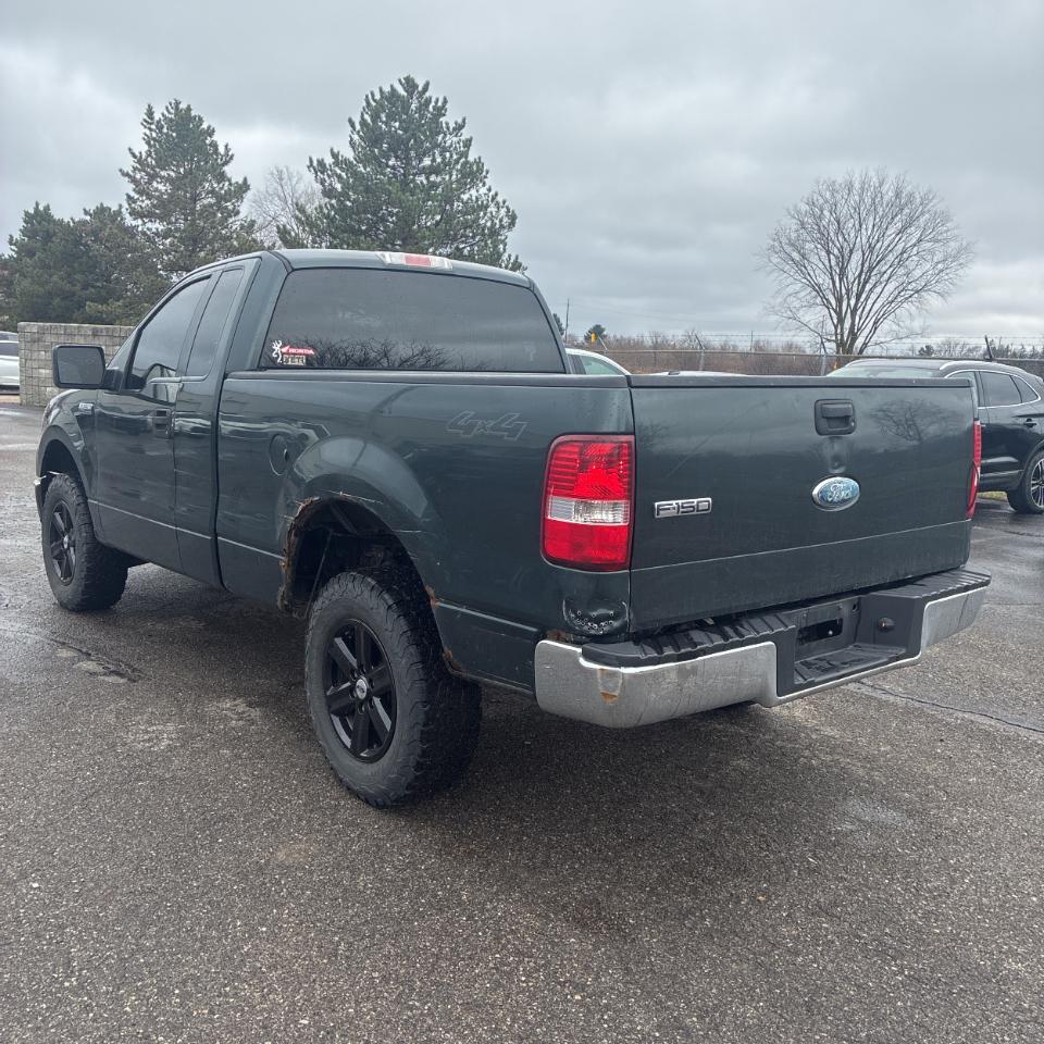 Ford F-150 Reg Cab 126" XL 4WD 2006
