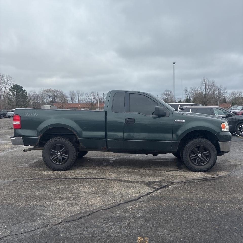 Ford F-150 Reg Cab 126" XL 4WD 2006