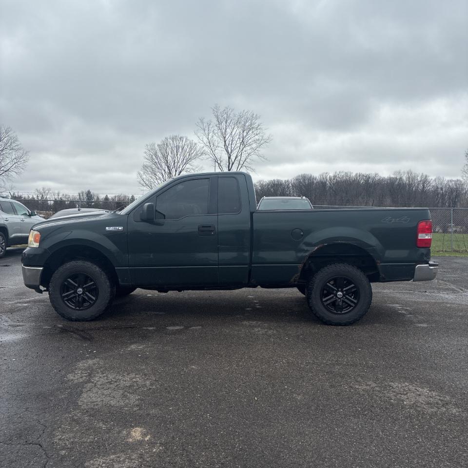 Ford F-150 Reg Cab 126" XL 4WD 2006