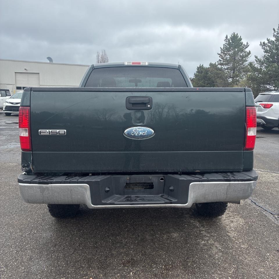 Ford F-150 Reg Cab 126" XL 4WD 2006