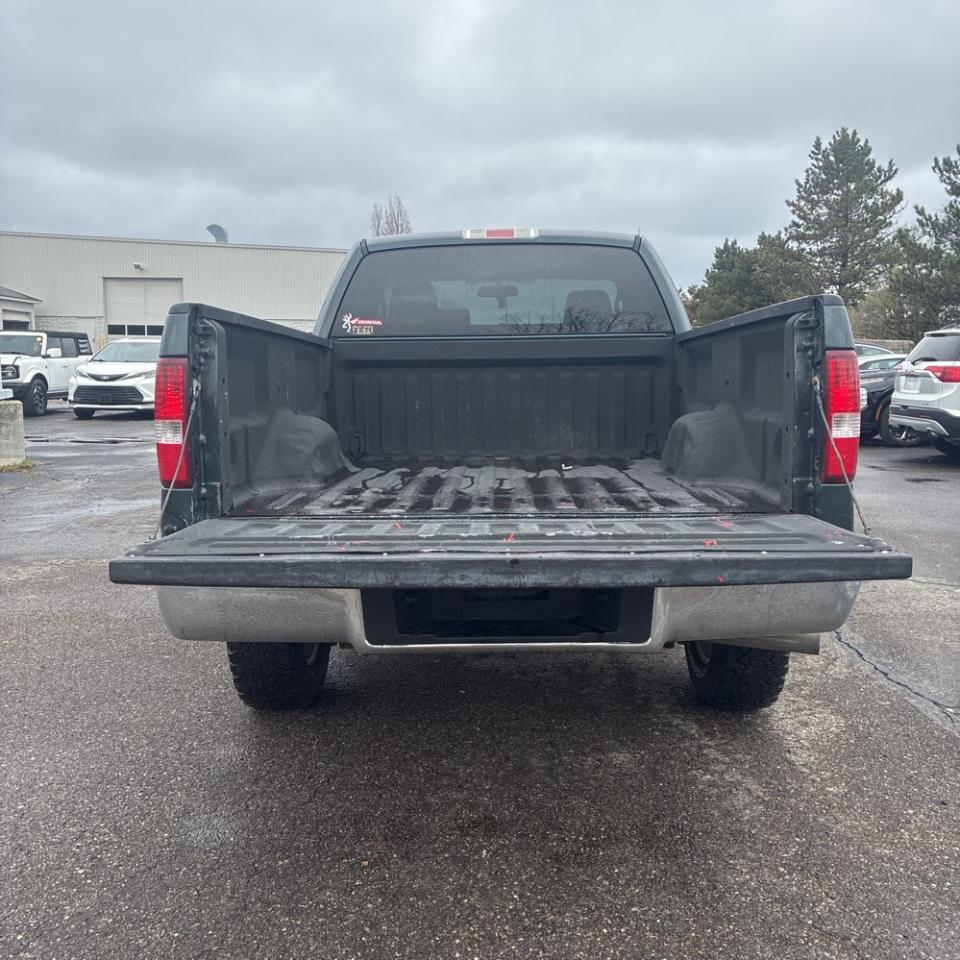 Ford F-150 Reg Cab 126" XL 4WD 2006