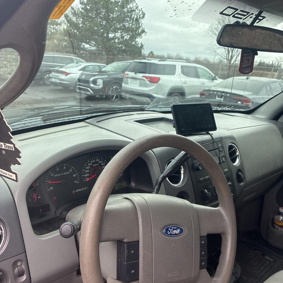 Ford F-150 Reg Cab 126" XL 4WD 2006