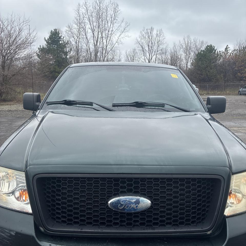 Ford F-150 Reg Cab 126" XL 4WD 2006