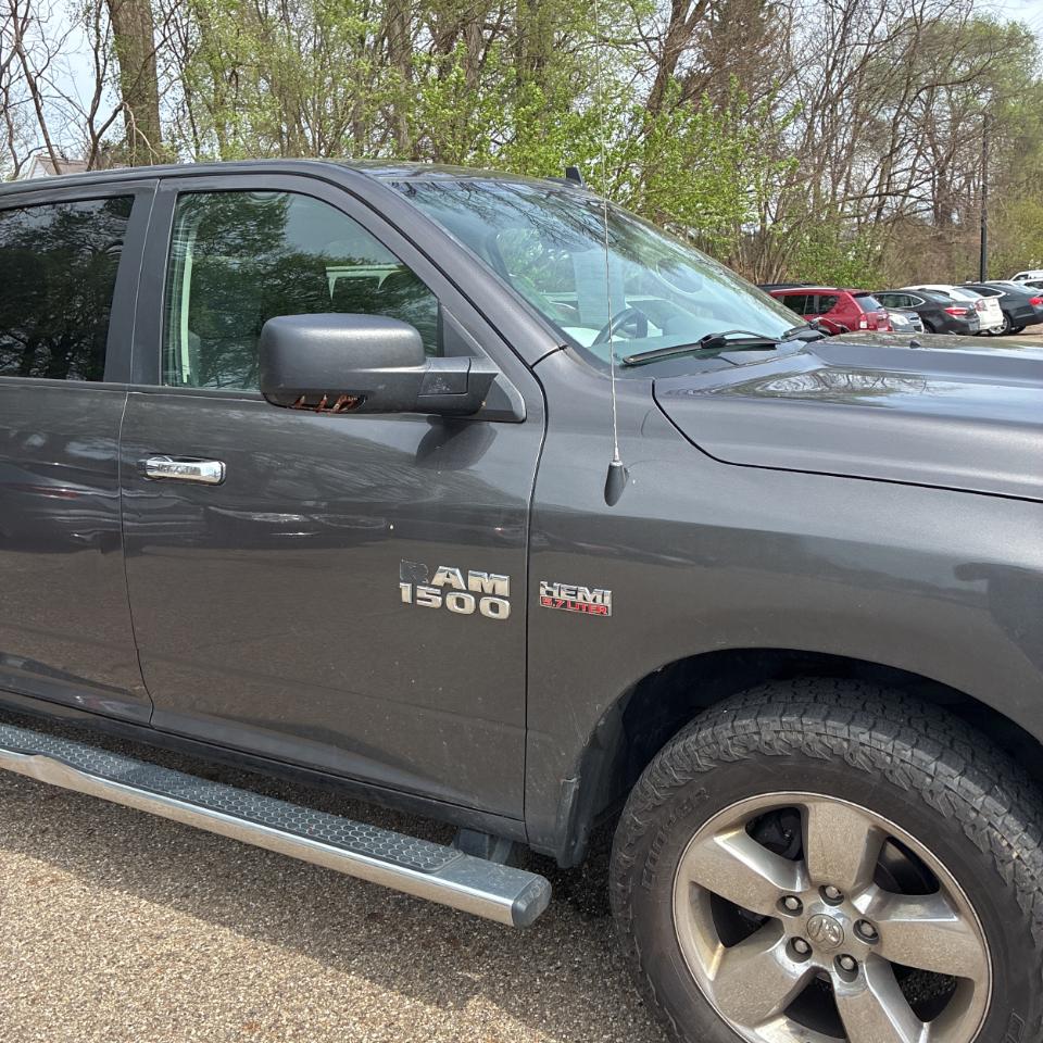 RAM 1500 Big Horn 4x4 Crew Cab 5'7" Box 2017