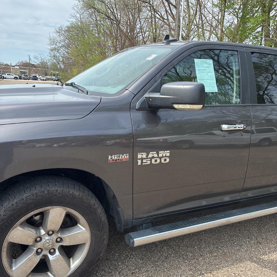 RAM 1500 Big Horn 4x4 Crew Cab 5'7" Box 2017