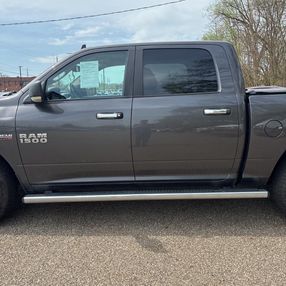 RAM 1500 Big Horn 4x4 Crew Cab 5'7" Box 2017
