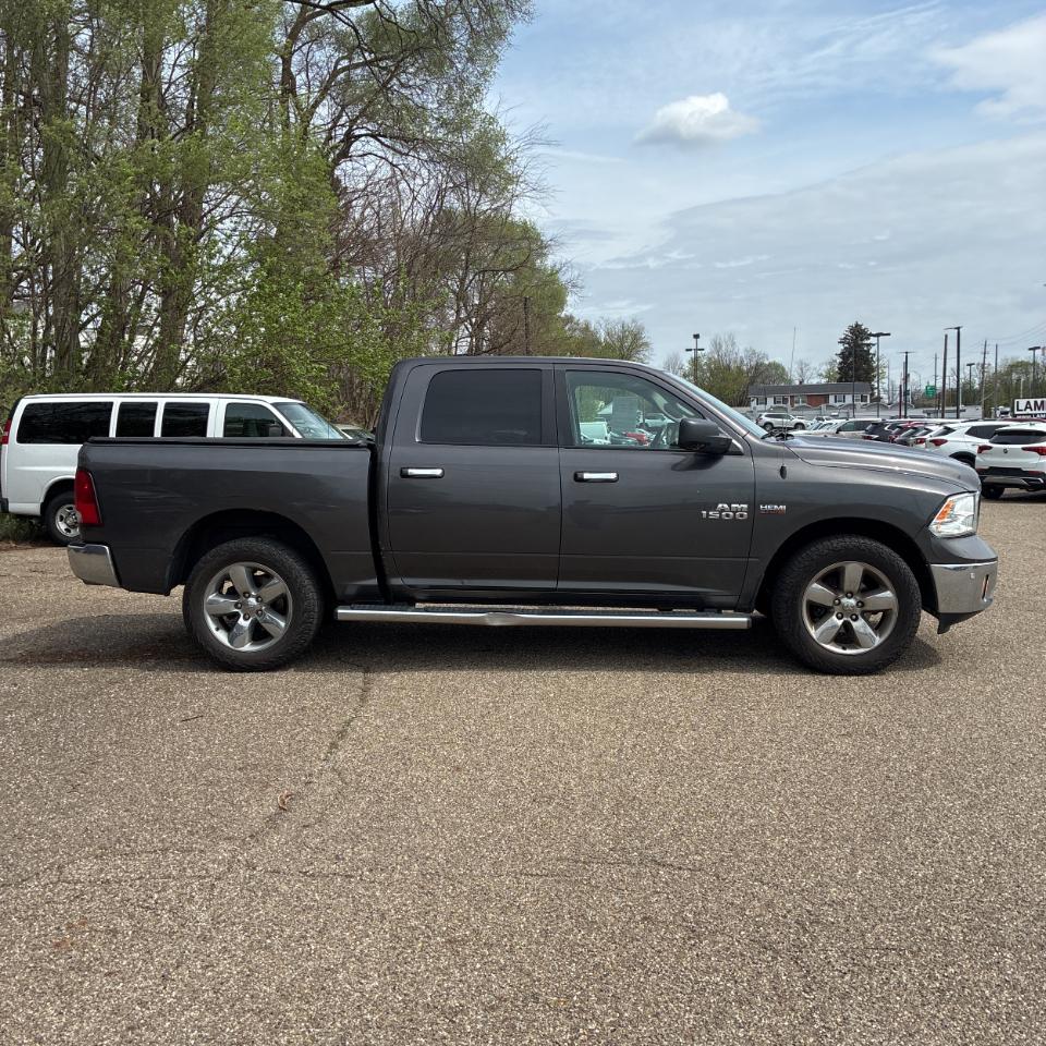 RAM 1500 Big Horn 4x4 Crew Cab 5'7" Box 2017