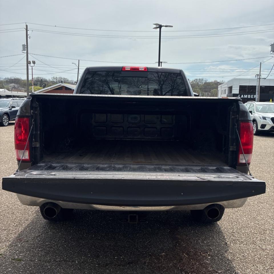 RAM 1500 Big Horn 4x4 Crew Cab 5'7" Box 2017