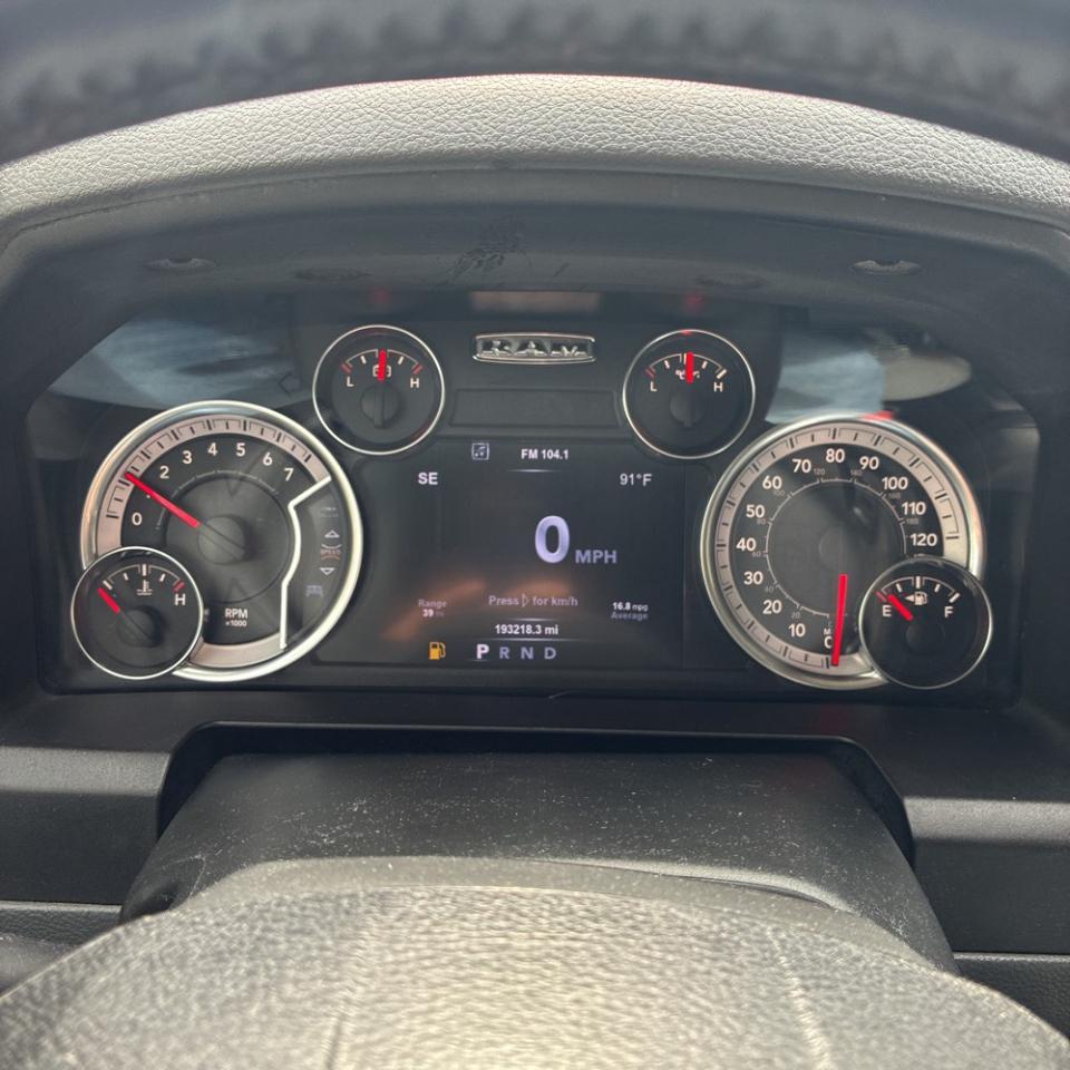 RAM 1500 Big Horn 4x4 Crew Cab 5'7" Box 2017