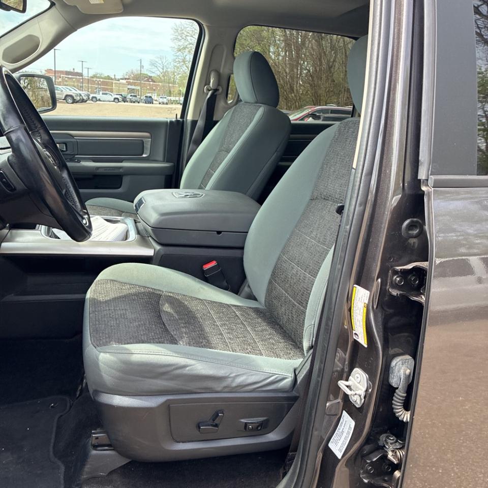 RAM 1500 Big Horn 4x4 Crew Cab 5'7" Box 2017