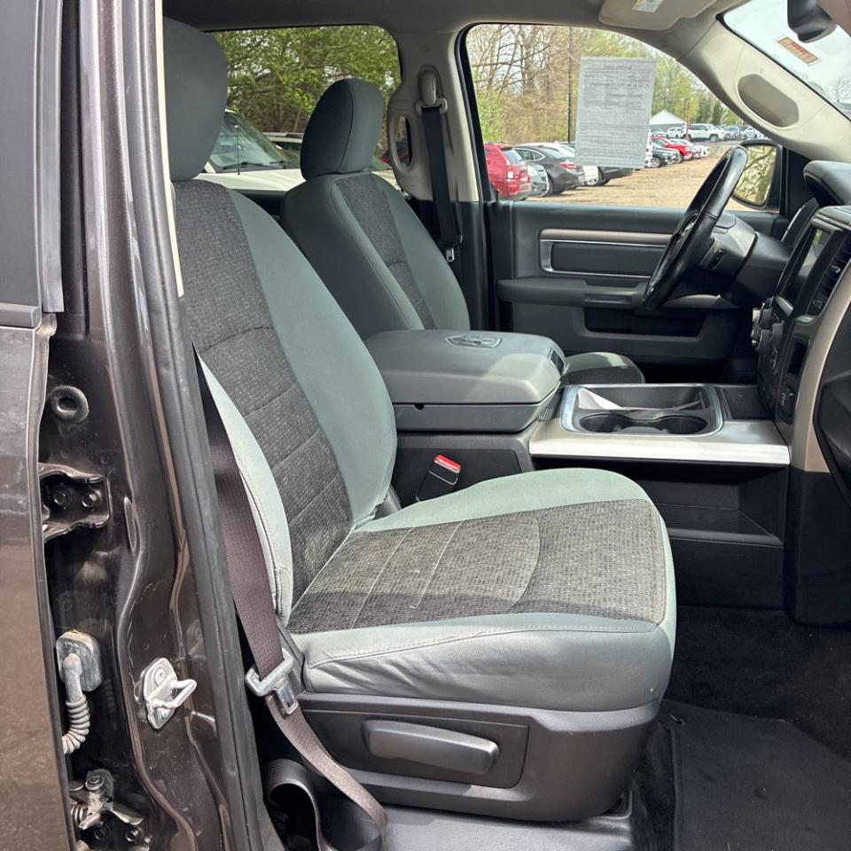 RAM 1500 Big Horn 4x4 Crew Cab 5'7" Box 2017