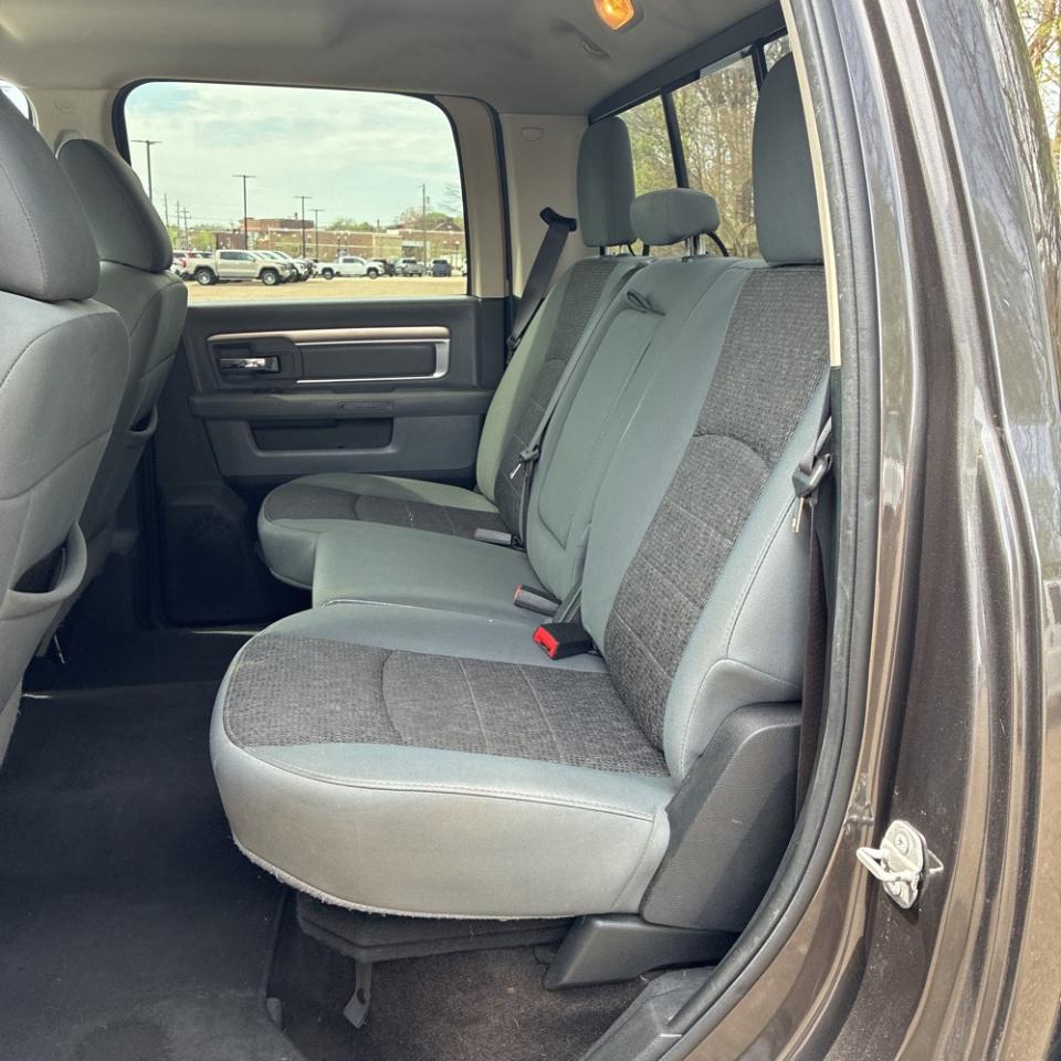 RAM 1500 Big Horn 4x4 Crew Cab 5'7" Box 2017