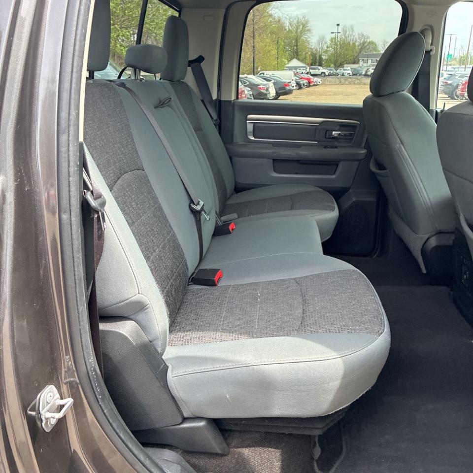 RAM 1500 Big Horn 4x4 Crew Cab 5'7" Box 2017