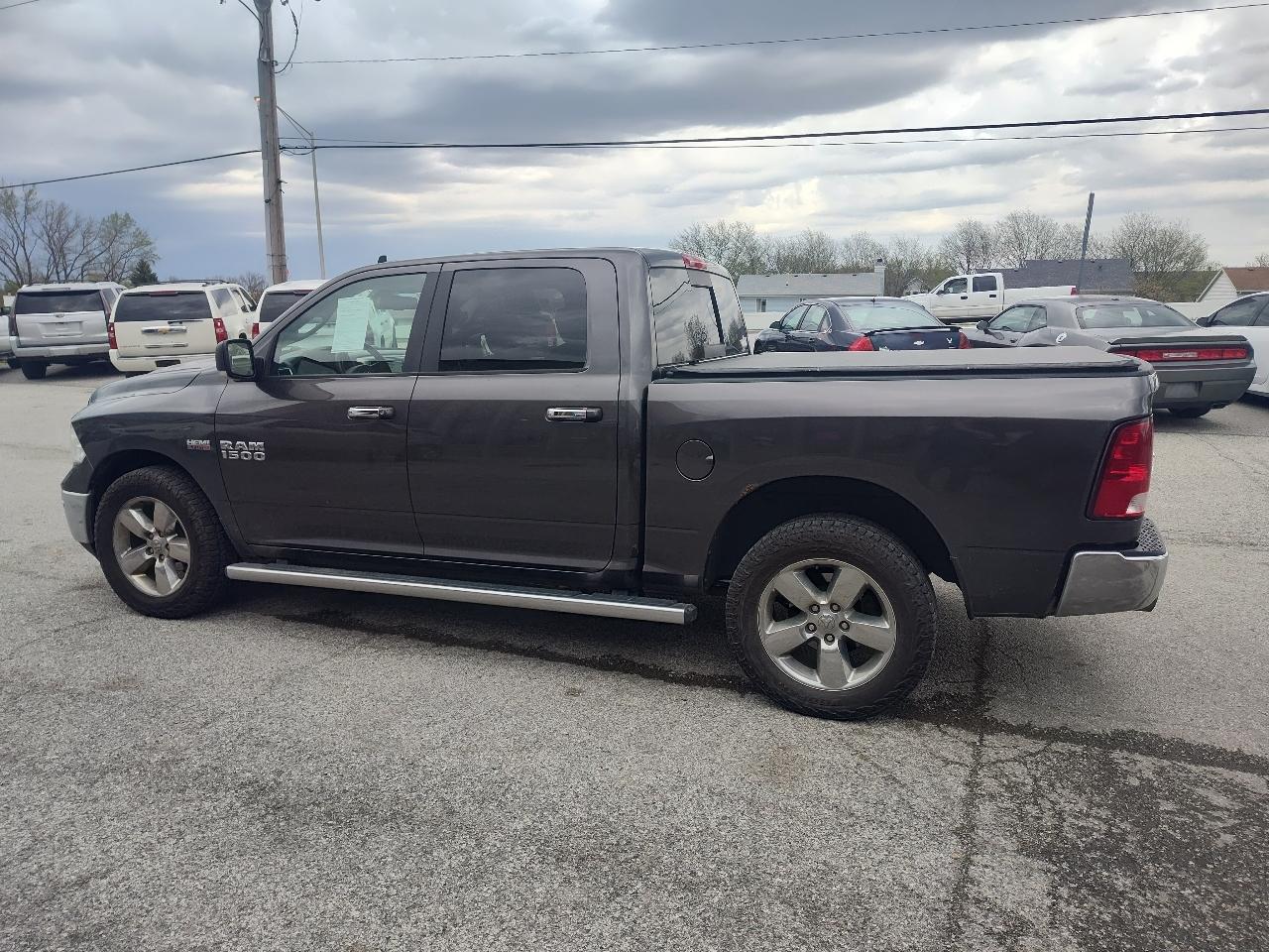 RAM 1500 Big Horn 4x4 Crew Cab 5'7" Box 2017