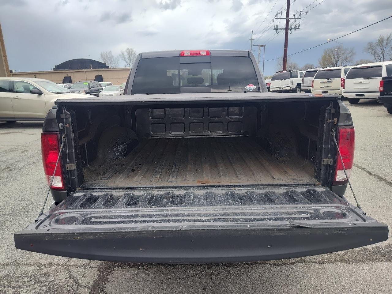 RAM 1500 Big Horn 4x4 Crew Cab 5'7" Box 2017