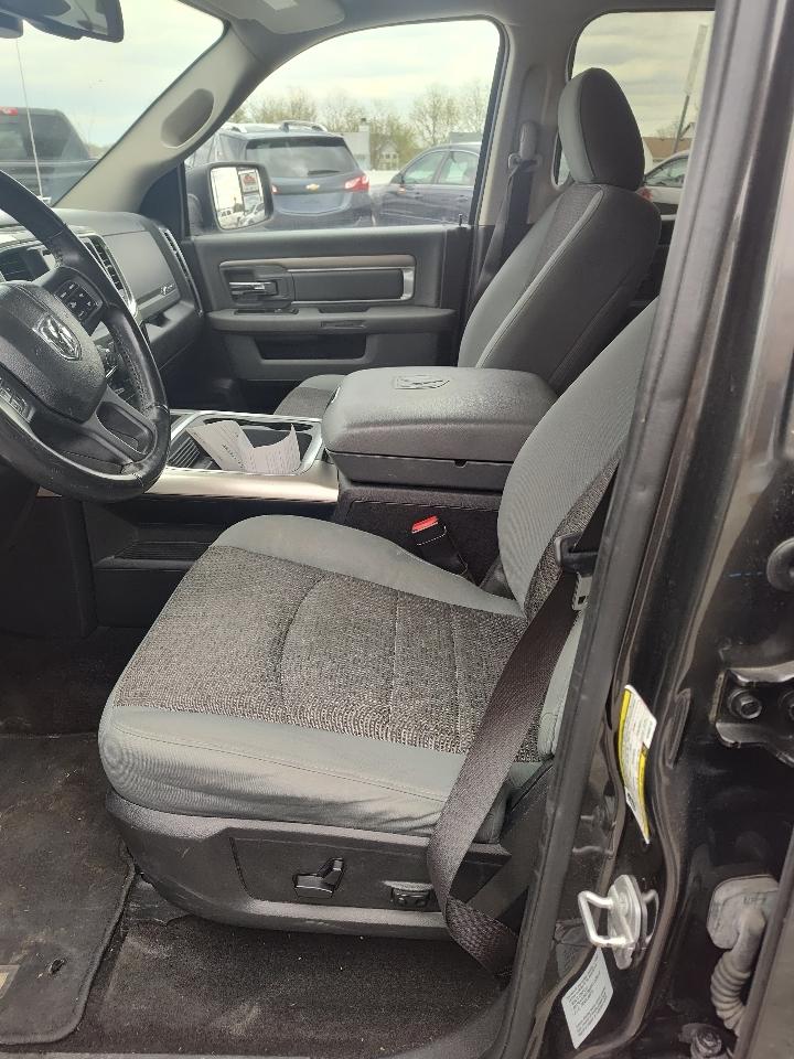 RAM 1500 Big Horn 4x4 Crew Cab 5'7" Box 2017