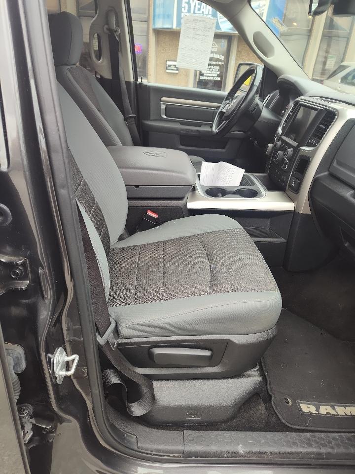 RAM 1500 Big Horn 4x4 Crew Cab 5'7" Box 2017