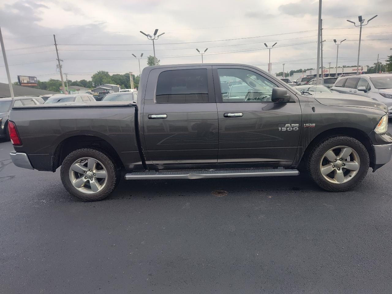 RAM 1500 Big Horn 4x4 Crew Cab 5'7" Box 2017