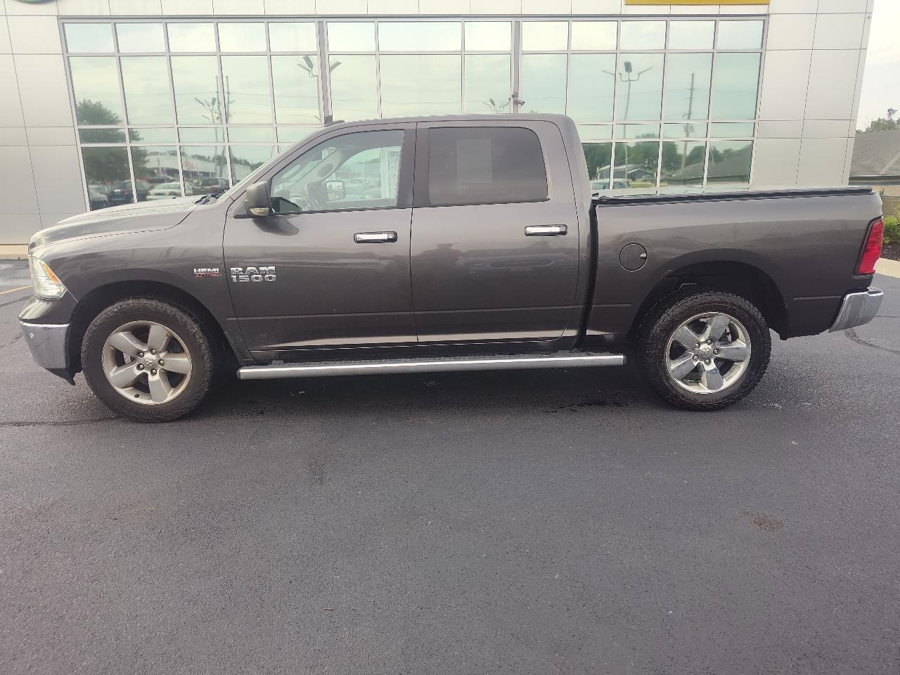 RAM 1500 Big Horn 4x4 Crew Cab 5'7" Box 2017