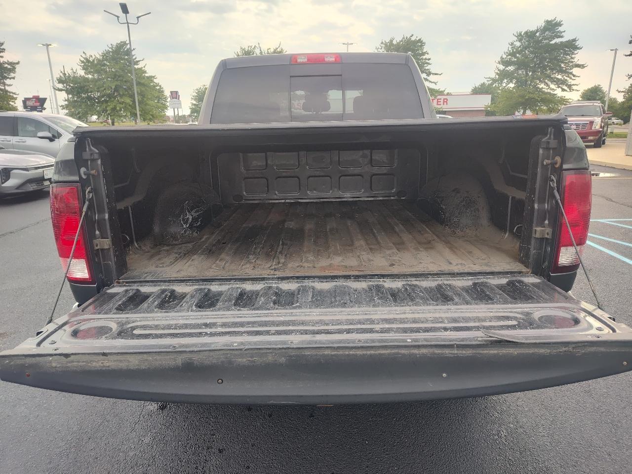 RAM 1500 Big Horn 4x4 Crew Cab 5'7" Box 2017