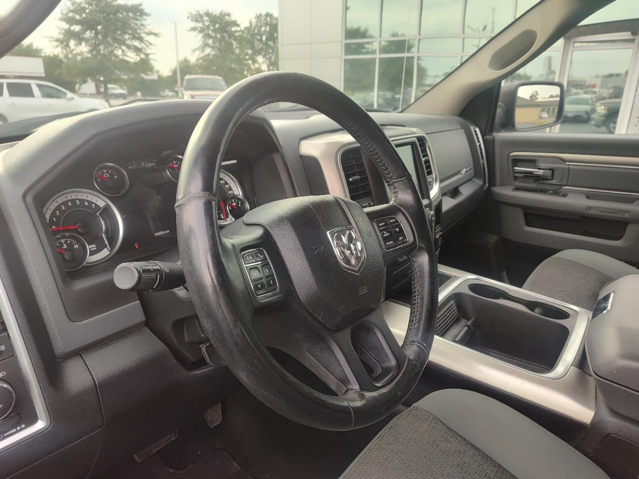 RAM 1500 Big Horn 4x4 Crew Cab 5'7" Box 2017