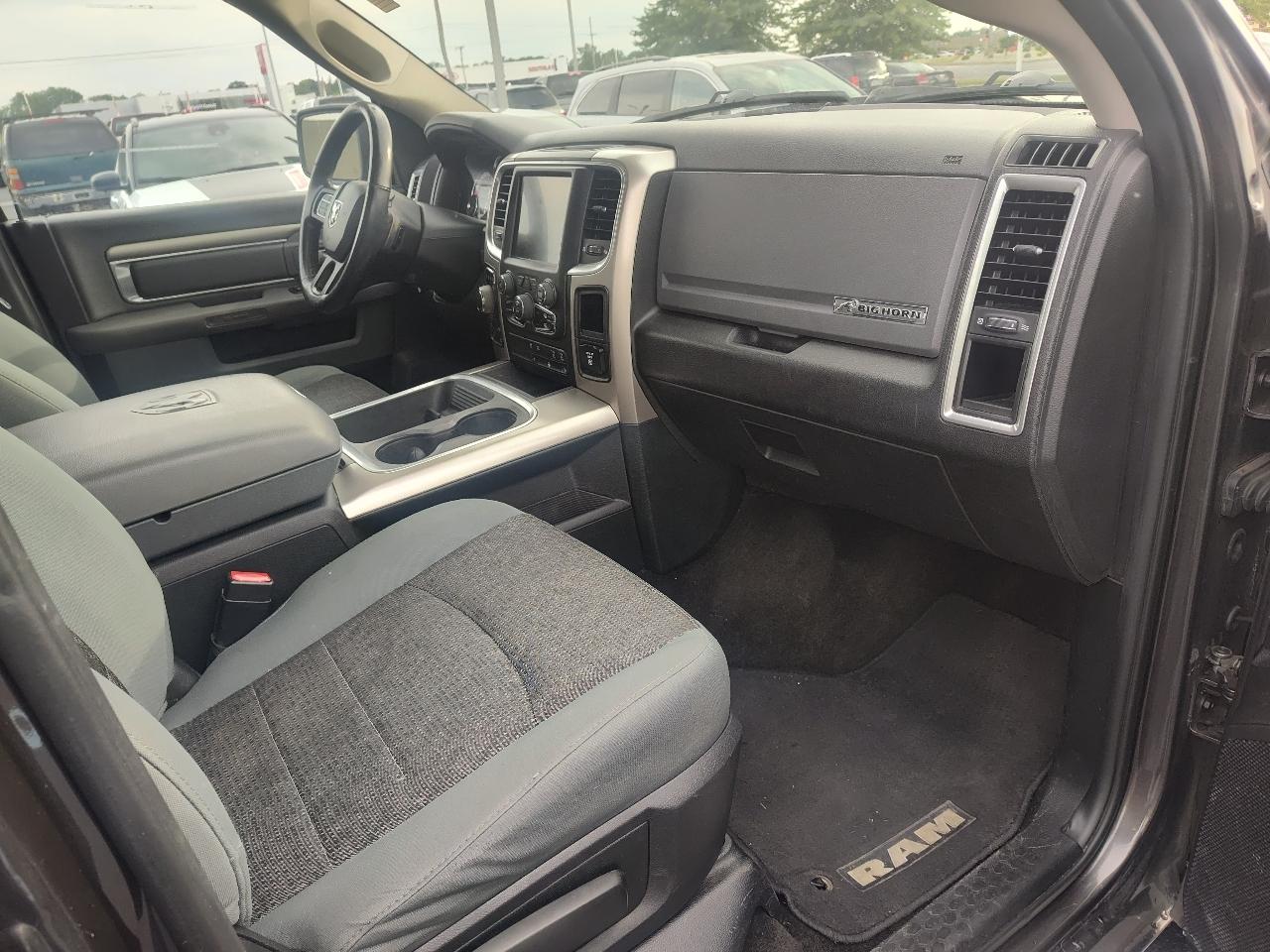 RAM 1500 Big Horn 4x4 Crew Cab 5'7" Box 2017