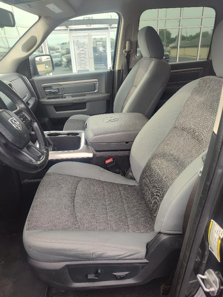 RAM 1500 Big Horn 4x4 Crew Cab 5'7" Box 2017