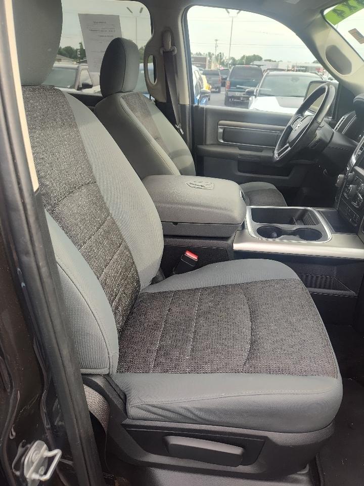 RAM 1500 Big Horn 4x4 Crew Cab 5'7" Box 2017
