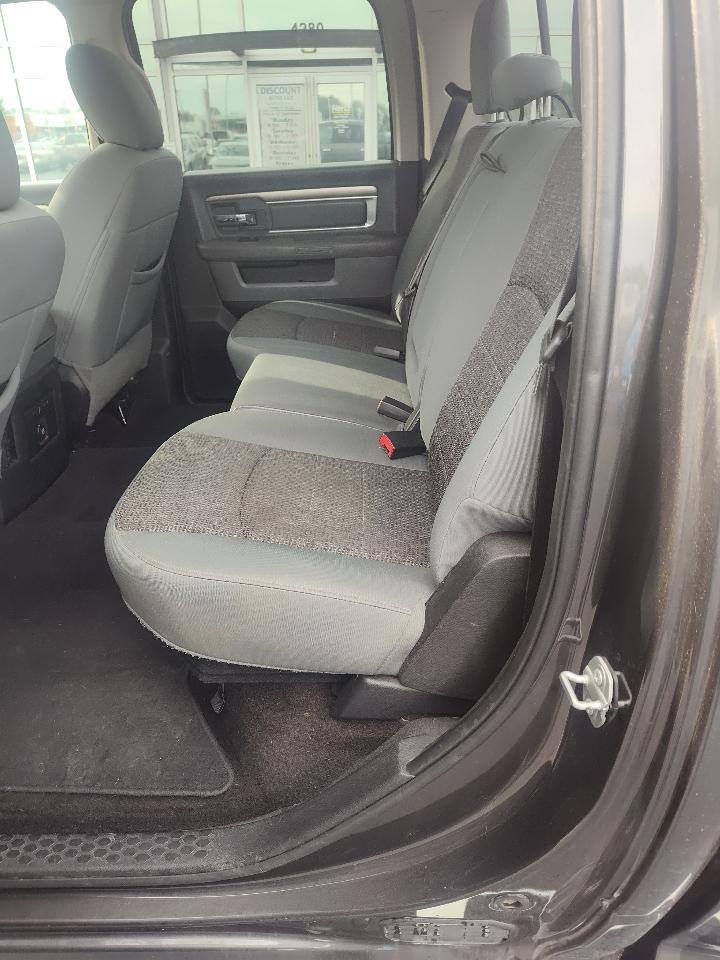 RAM 1500 Big Horn 4x4 Crew Cab 5'7" Box 2017
