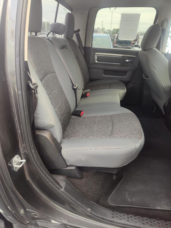 RAM 1500 Big Horn 4x4 Crew Cab 5'7" Box 2017