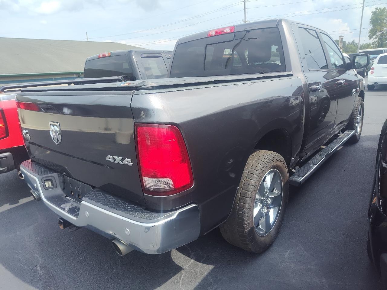 RAM 1500 Big Horn 4x4 Crew Cab 5'7" Box 2017