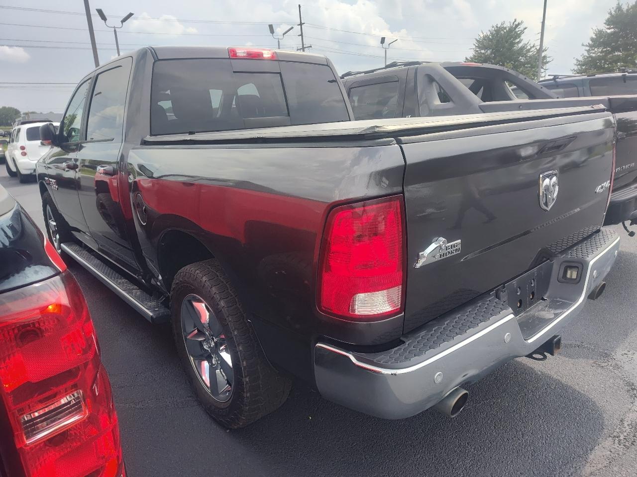 RAM 1500 Big Horn 4x4 Crew Cab 5'7" Box 2017