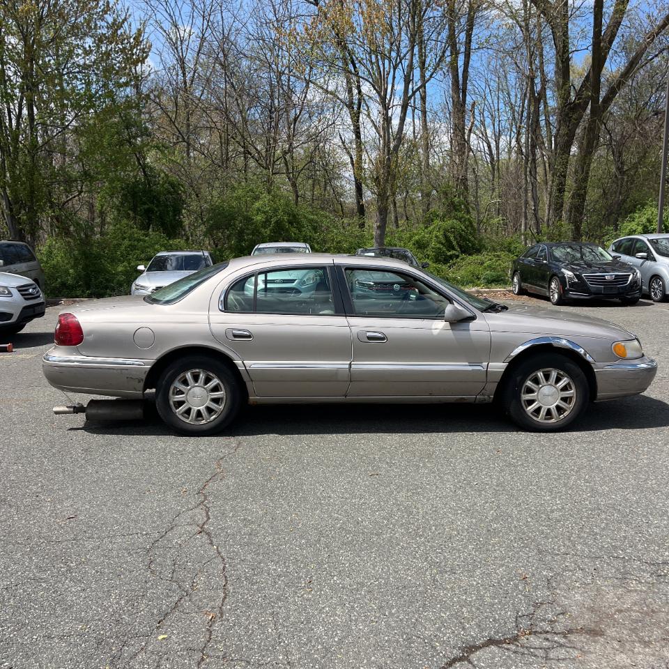 Lincoln Continental 4dr Sdn 2000
