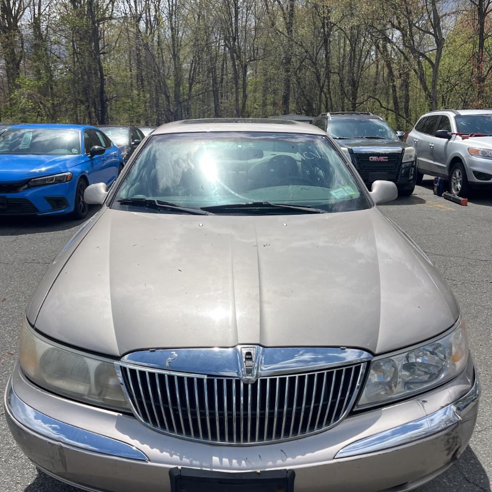 Lincoln Continental 4dr Sdn 2000