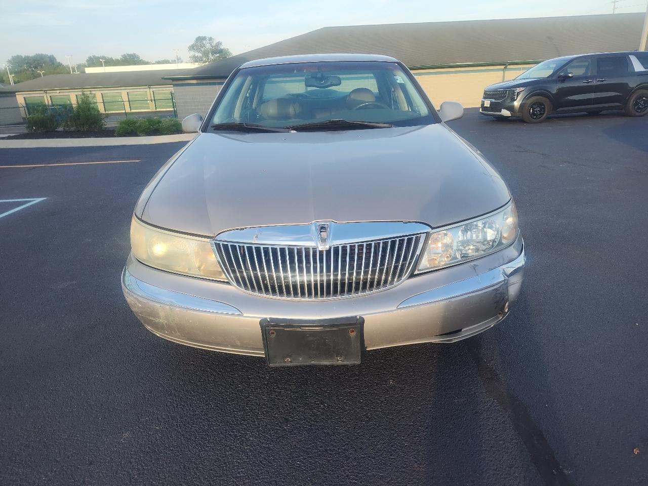 Lincoln Continental 4dr Sdn 2000