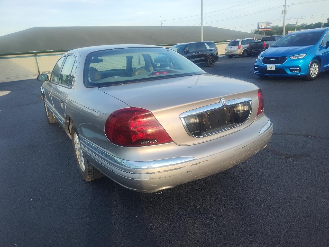 Lincoln Continental 4dr Sdn 2000